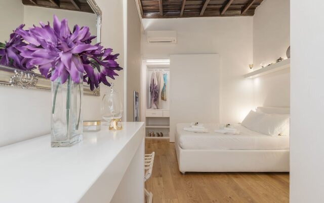 Leisure & Relax near Trevi Fountain