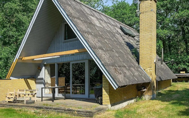 Spacious Holiday Home in Aakirkeby near Sea