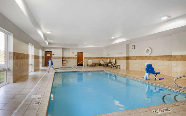 Comfort Inn & Suites Porter near Indiana Dunes