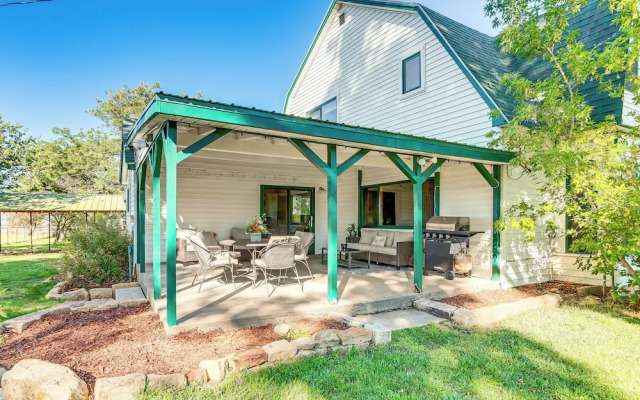 Patio & Mountain Views: Farmhouse in Mancos!