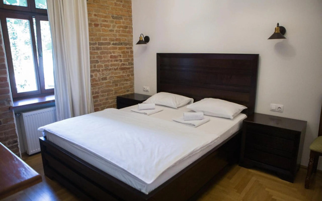 Contessa Central Studio