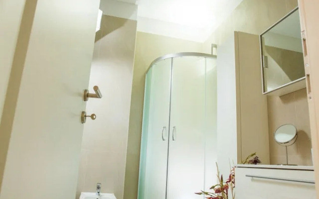 Lovely 4 Star 3-bed Apartment in Podstrana