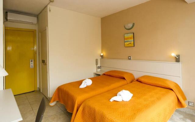 Rokna Hotel