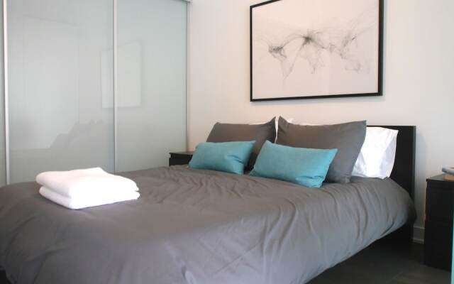 Stunning 1BR Condo in Popular King West