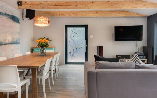 Long Beach Holiday House