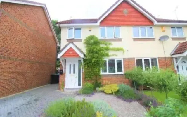 Entire house-South Manchester-close to airport