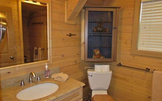 080 - Moonshadows Log Cabin