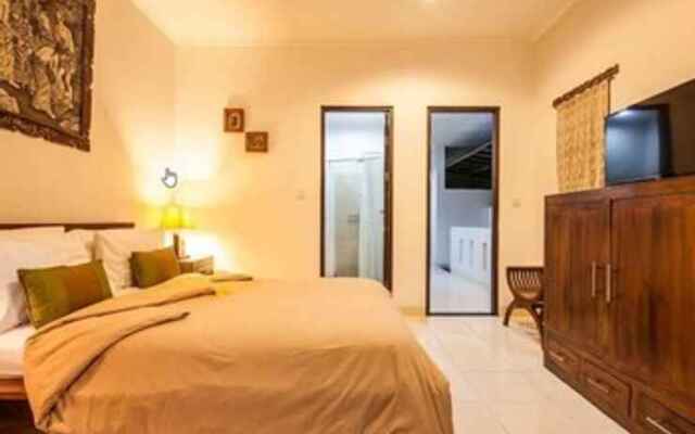 SMV . 8-BR · 8BR Pool Prime Area Walk to Beach N Shops Legian