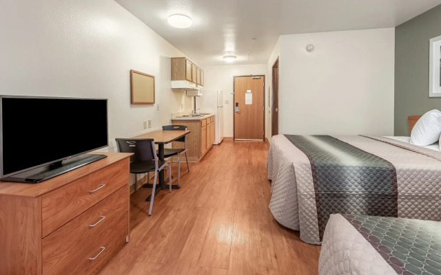 HomeTowne Studios by Red Roof Columbus