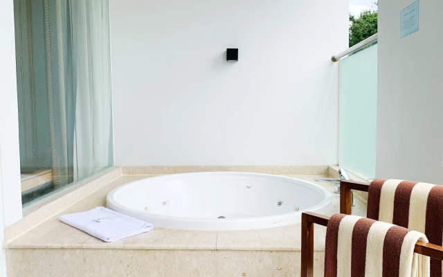 Art Deco Luxury Hotel & Residence