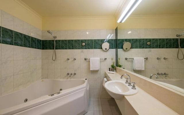 Gateway on Monash Boutique Hotel