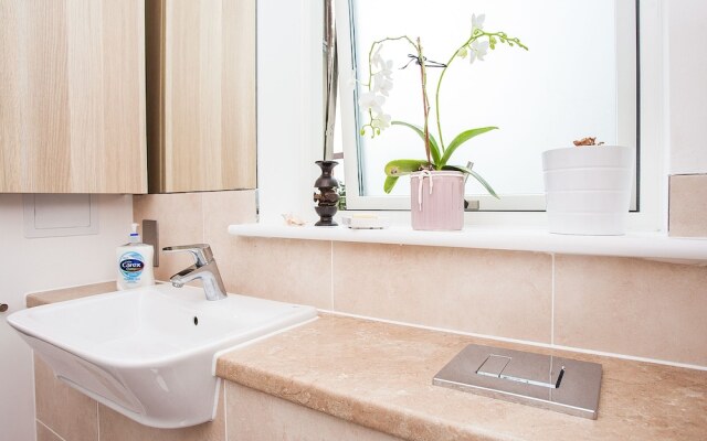 Flat With Roof Terrace in Central London