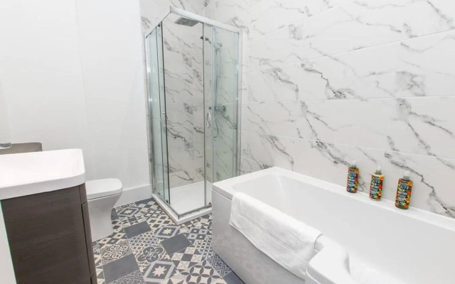 Popular - Modern Walpole Bay Apartment