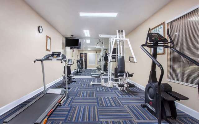 Baymont by Wyndham Lake City I-75