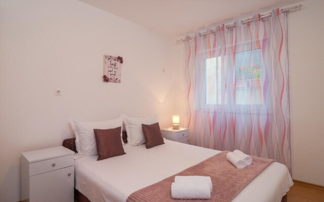 Awesome Home in Dugi Rat With Wifi and 3 Bedrooms