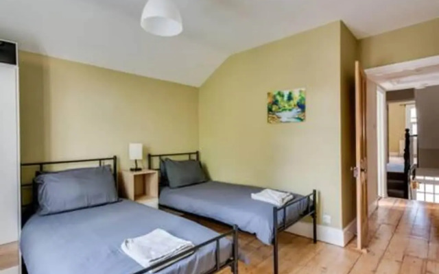 Summertown 4-br Family Home - Bright Spacious