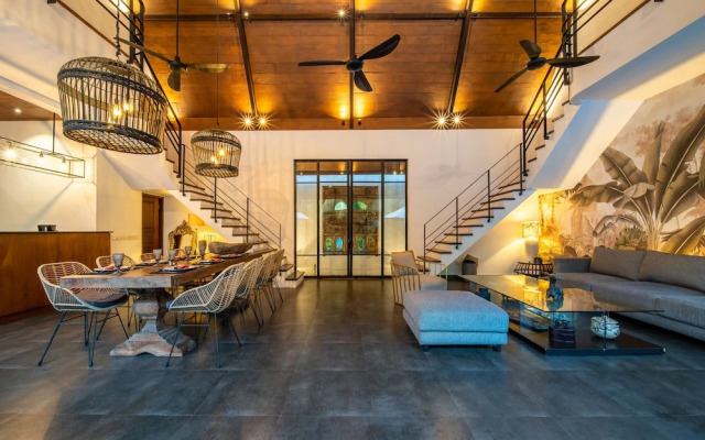 Exclusive Villas Complex, 8 BR, Canggu With Staff