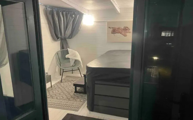 Serenity Haven 4-bed With Hottub,games,gym & More