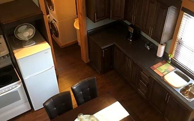 Tranquil Waters Inn - The Deer Lake Loft