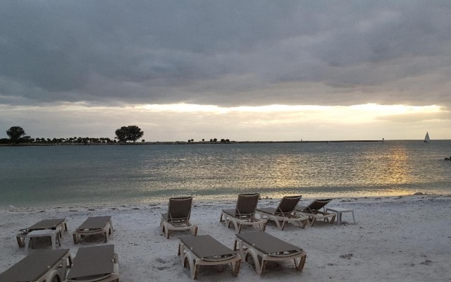 Coconut Cove All-Suite Hotel