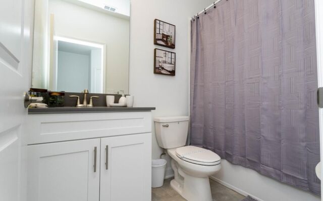 Beautiful Spacious House Near Themed Parks