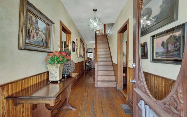 Gillespie House-2 Suites-walk to Main St!