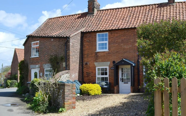 Hollyhocks Cottage