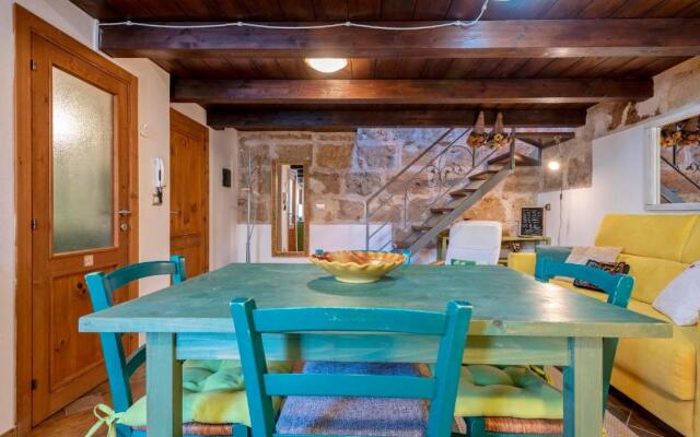 Topaz attic in Old Town by sea