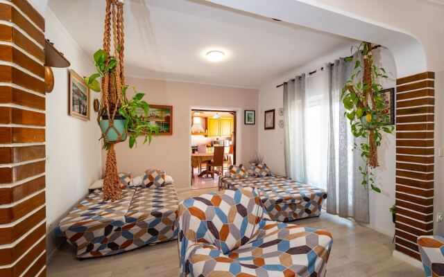 Say Close to Center and Beach 6 Kd