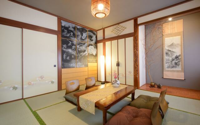 Hiragishi House