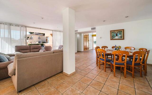 3381 Villa Angela Flores