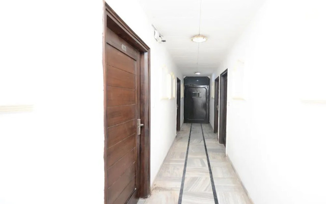Hotel Ra Flora by OYO Rooms