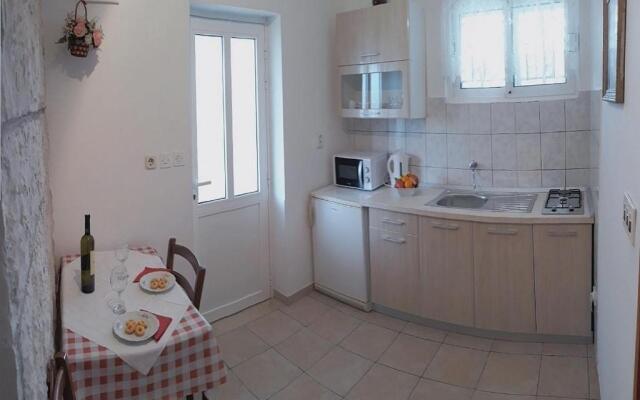 Apartments Liza - 80m from the sea