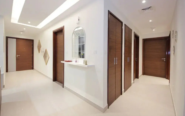Luxury StayCation - Tranquil Retreat With Beautiful Park Views