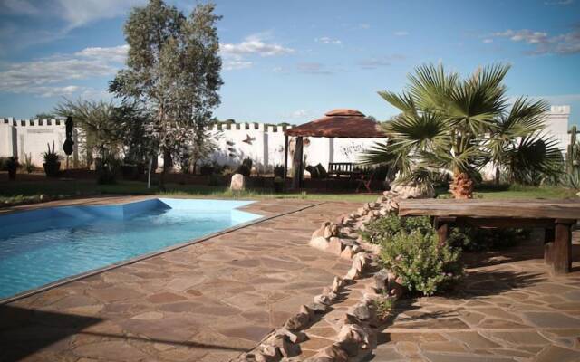 Sweet Thorn Retreat Airport Lodge