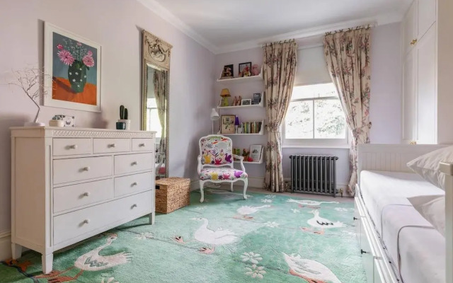 Warwick Gardens II by onefinestay