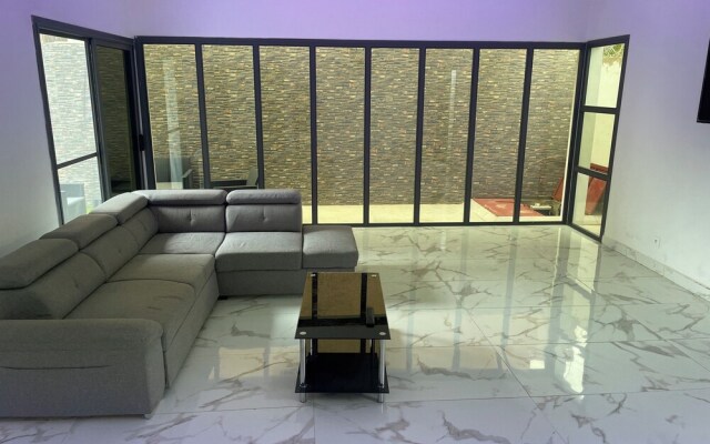Tino Luxury House & Residence