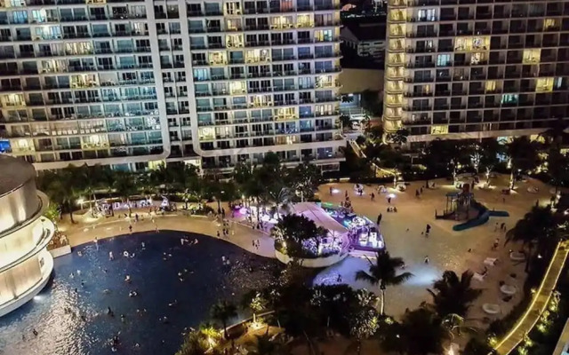 Azure Rio West Wave Pool 1 Bedroom near Airport