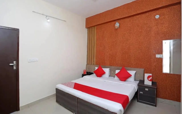 Oyo 17357 Hotel Royal Touch