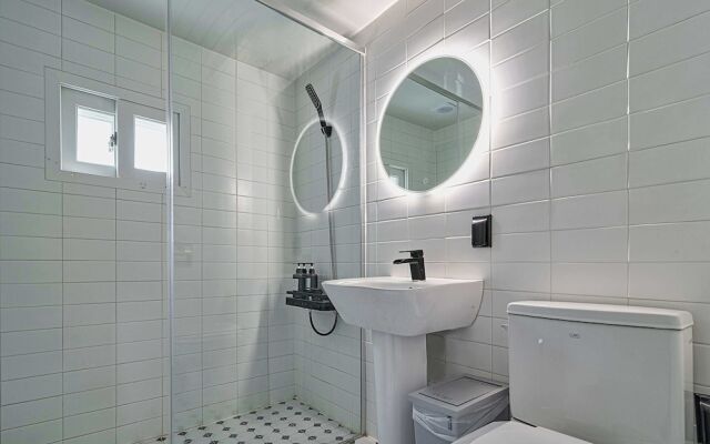 BUTLER:LEE RAILPARK-Caters to Women