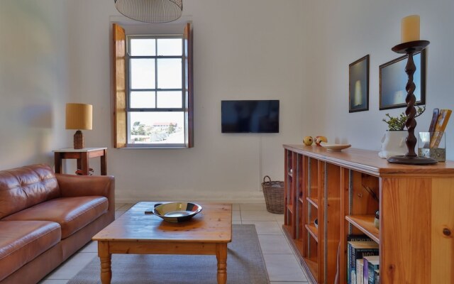 Searle's Manor - Apt 13