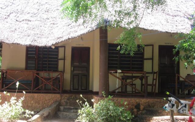 Baraka Aquarium Bungalows