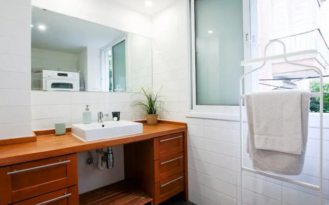 Spacious 3BR in Ben yehuda by Holiday-rentals