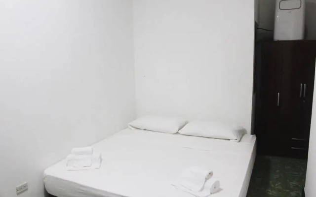 Edens Garden Hostal - Hostel