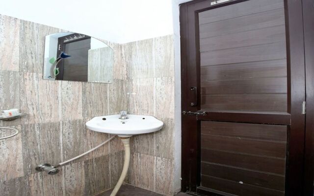 OYO 13365 Hotel Teg Royal