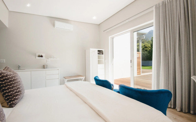 A Riverbed Guesthouse