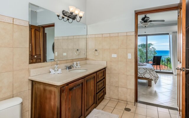 2BD Ocean-view Condo in Flamingo With Pool