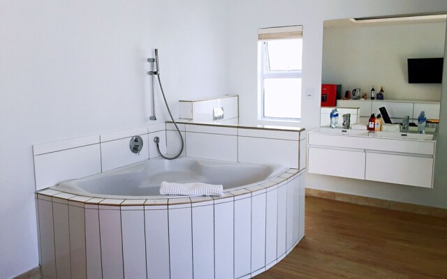 Peach on Beach Boutique Guesthouse