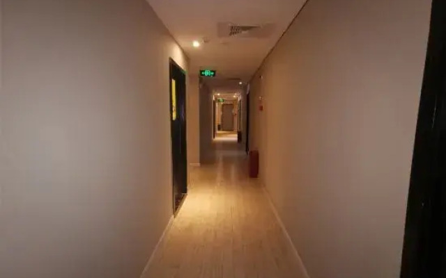 Huaying Qianli Express Hotel