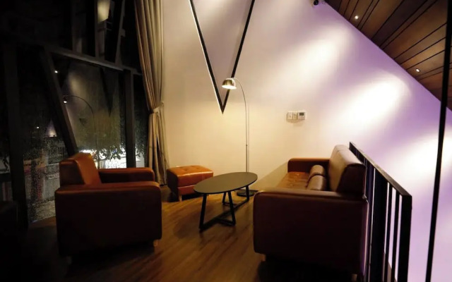 Saigon Travel Lounge